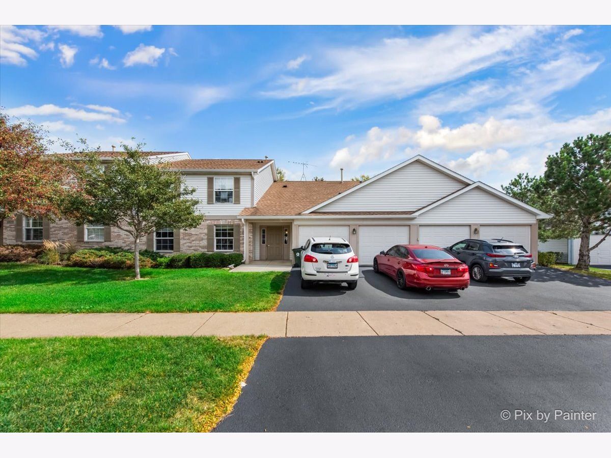Condos & Townhomes For Sale Fairfield Village Round Lake Beach Illinois, 1316 Red Oak Circle