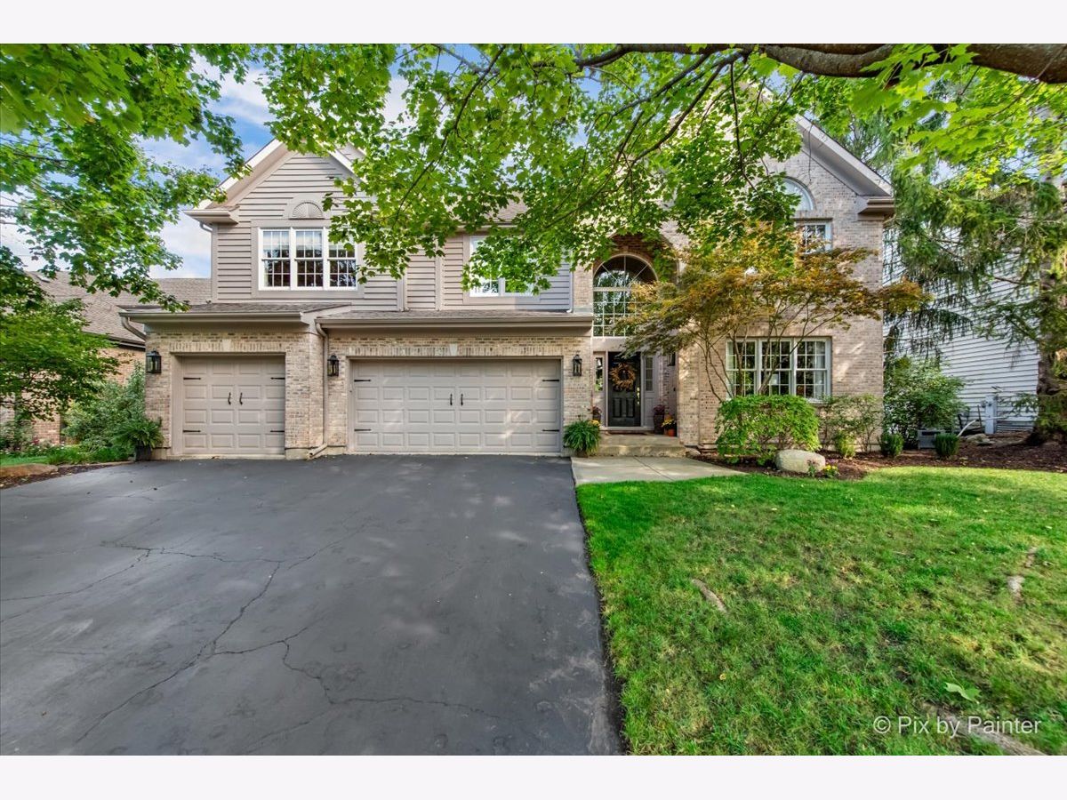  For Sale Lake In The Hills Illinois, 4 Point O Woods Court