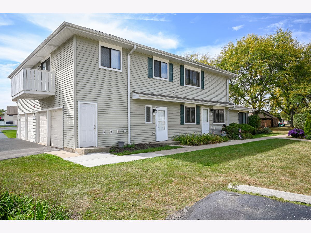 Townhomes & Condos For Sale Winchester Warrenville Illinois, 2S723 Winchester Circle