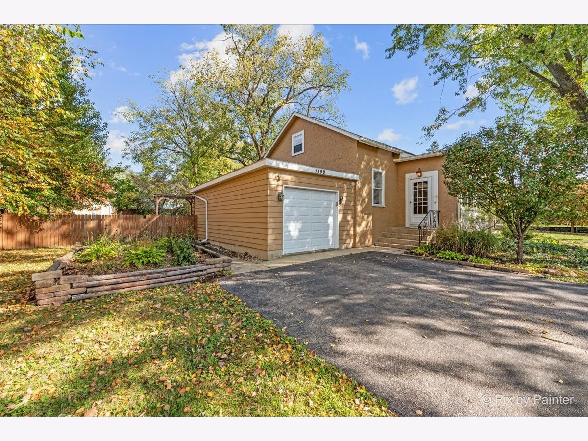 Homes For Sale Cepek's Crystal Vista Crystal Lake Illinois, 1398 Floresta Vista Lane