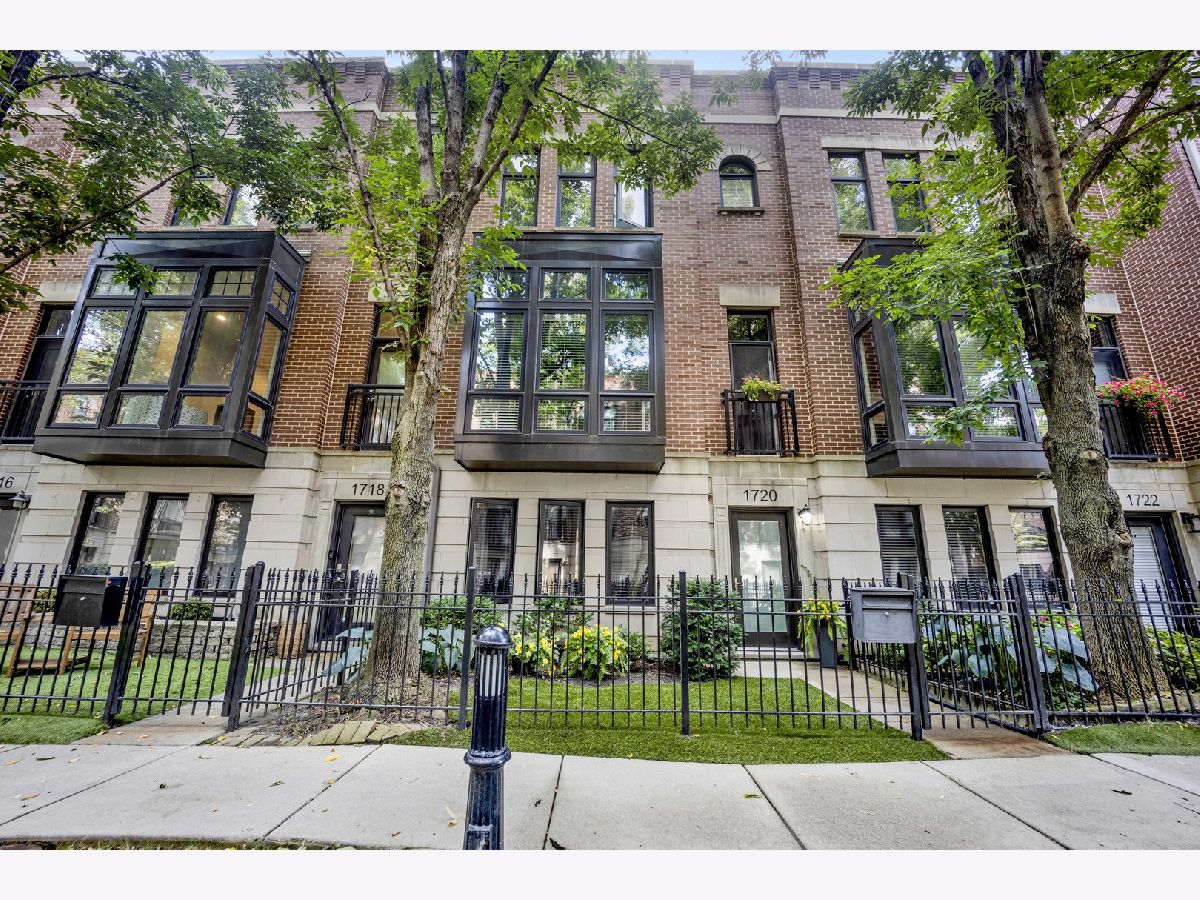 Townhomes & Condos & Homes For Sale Columbia Place Chicago Illinois, 1720 Surf Street