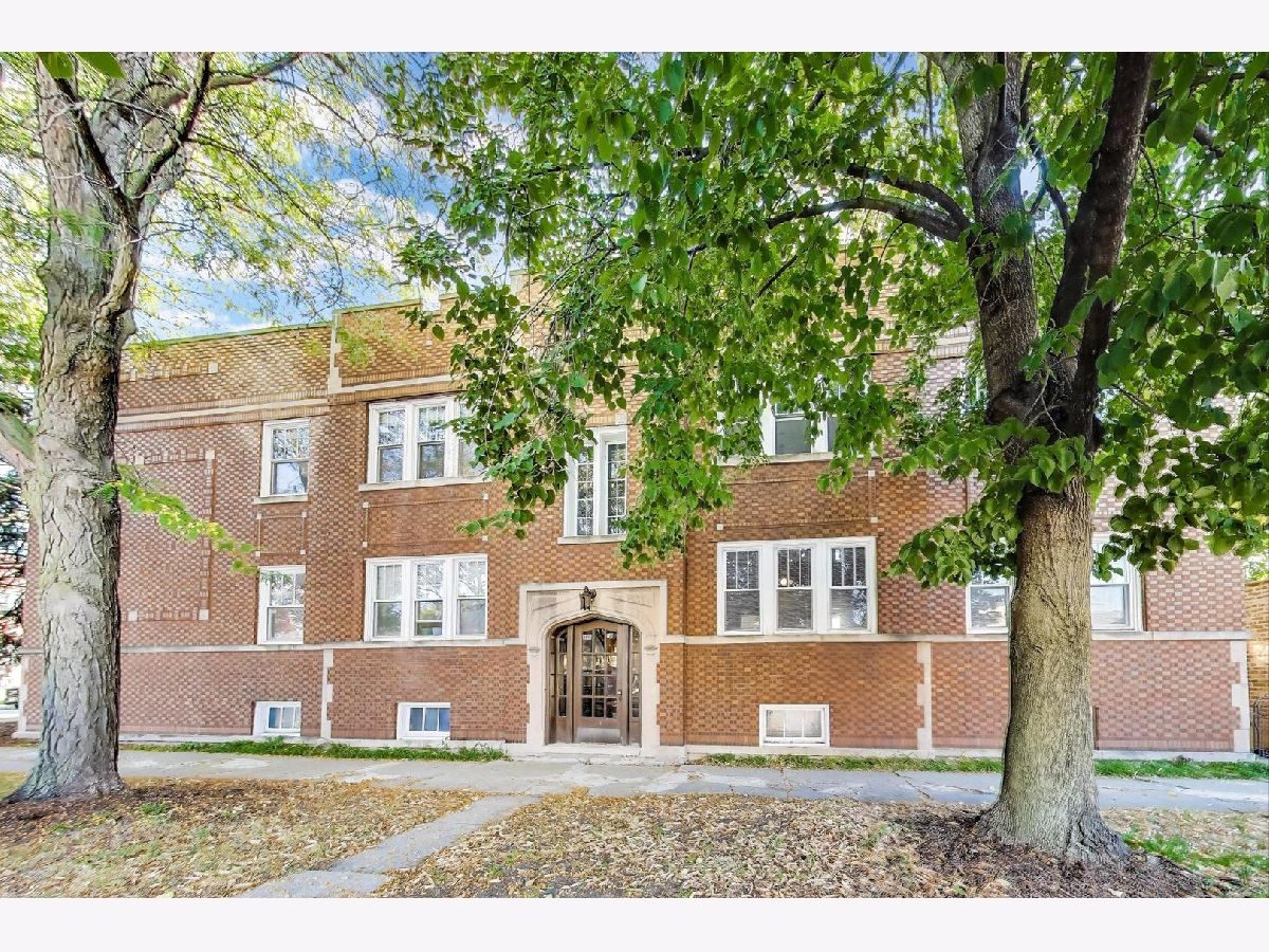 Rented Chicago Illinois, 3921 Long