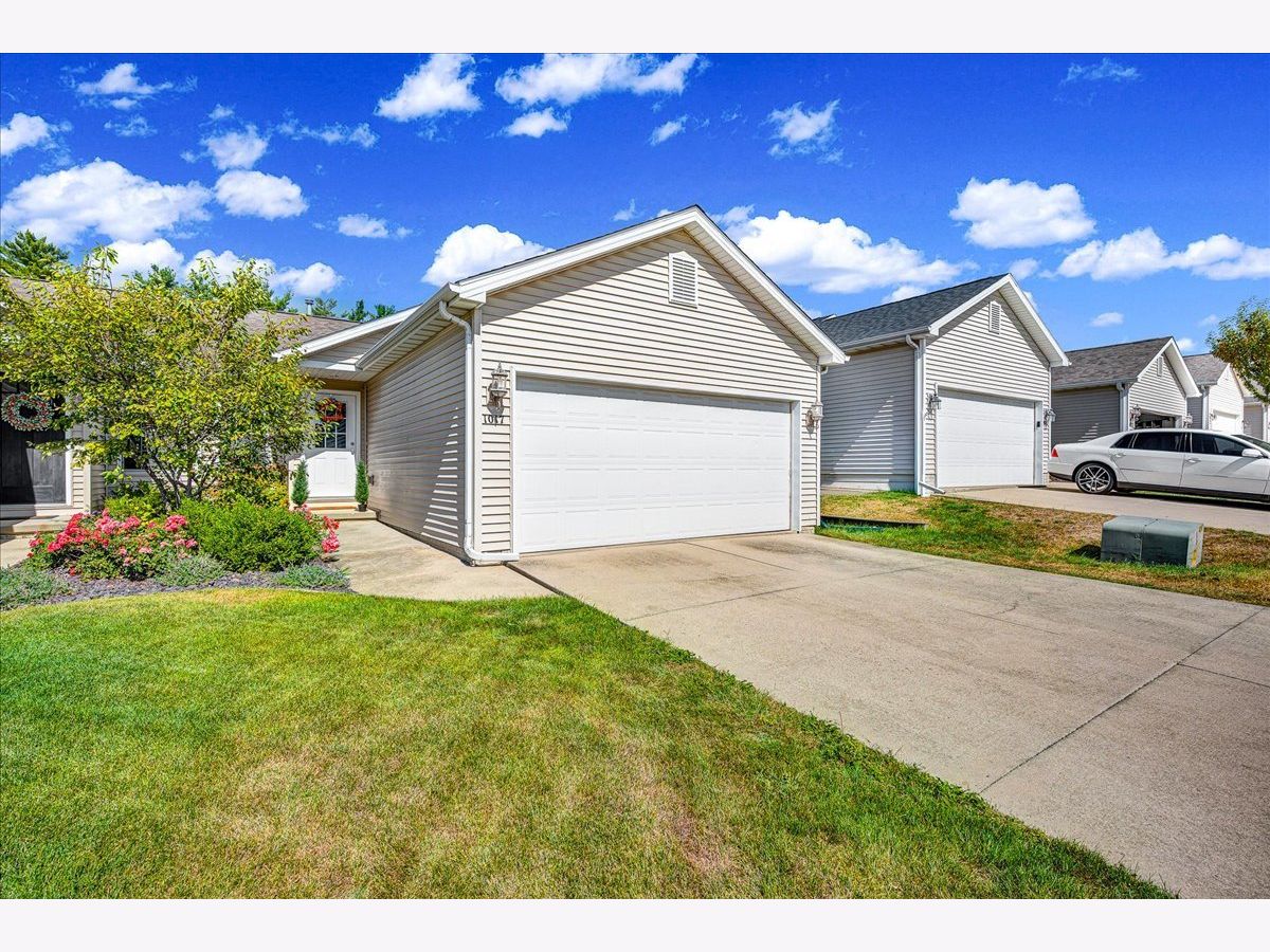 Homes & Condos & Townhomes For Sale Wittenberg Woods Bloomington Illinois, 1017 Wartburg Drive
