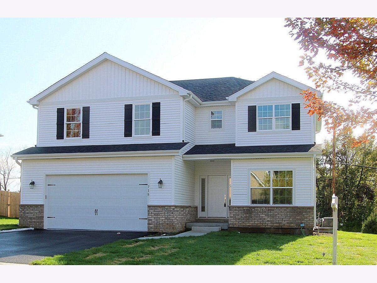 Homes For Sale Fox Trails Cary Illinois, 715 Fox Trail Terrace