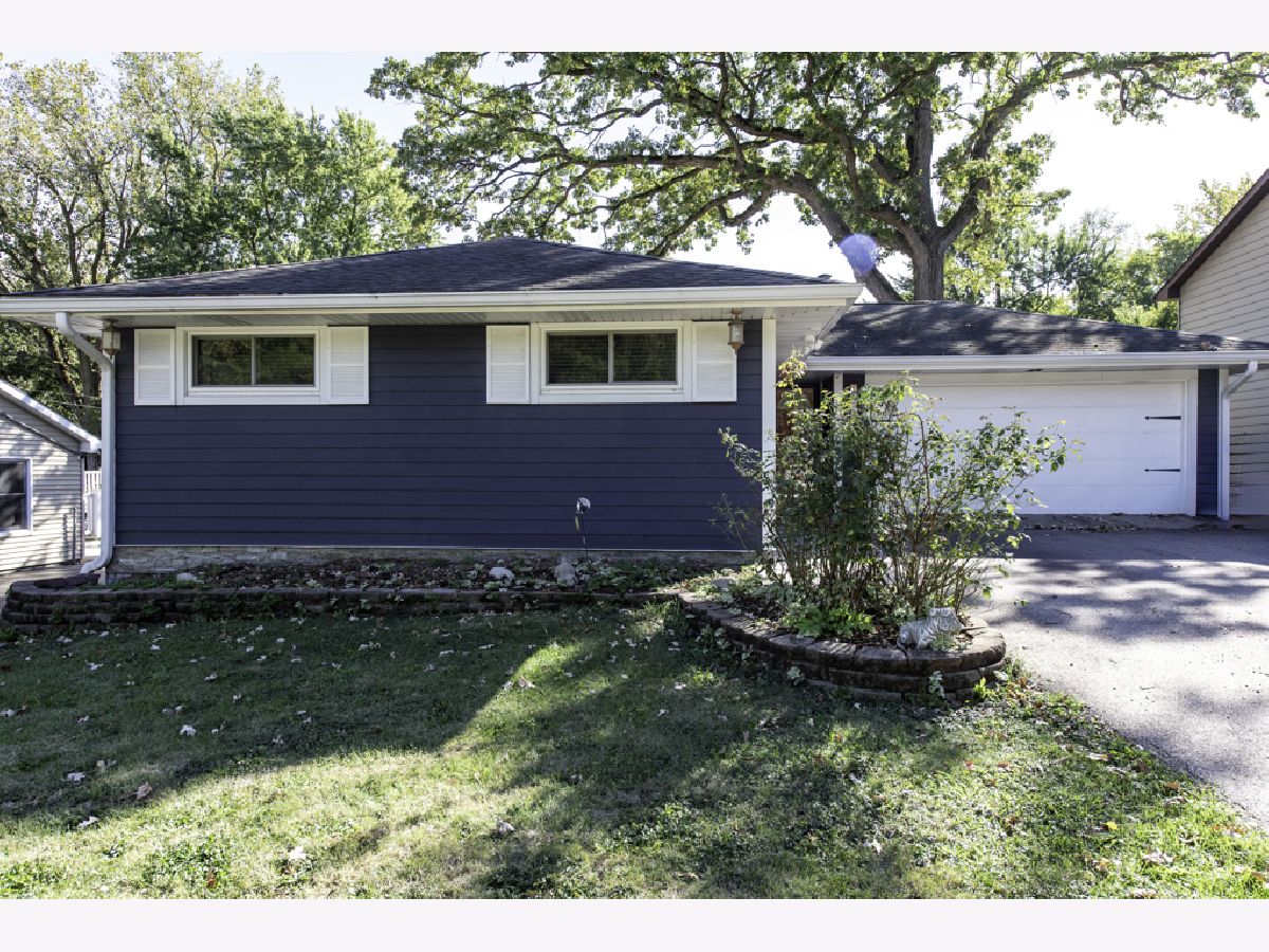Homes For Sale Wildwood Grayslake Illinois, 18225 Lindenwood Drive