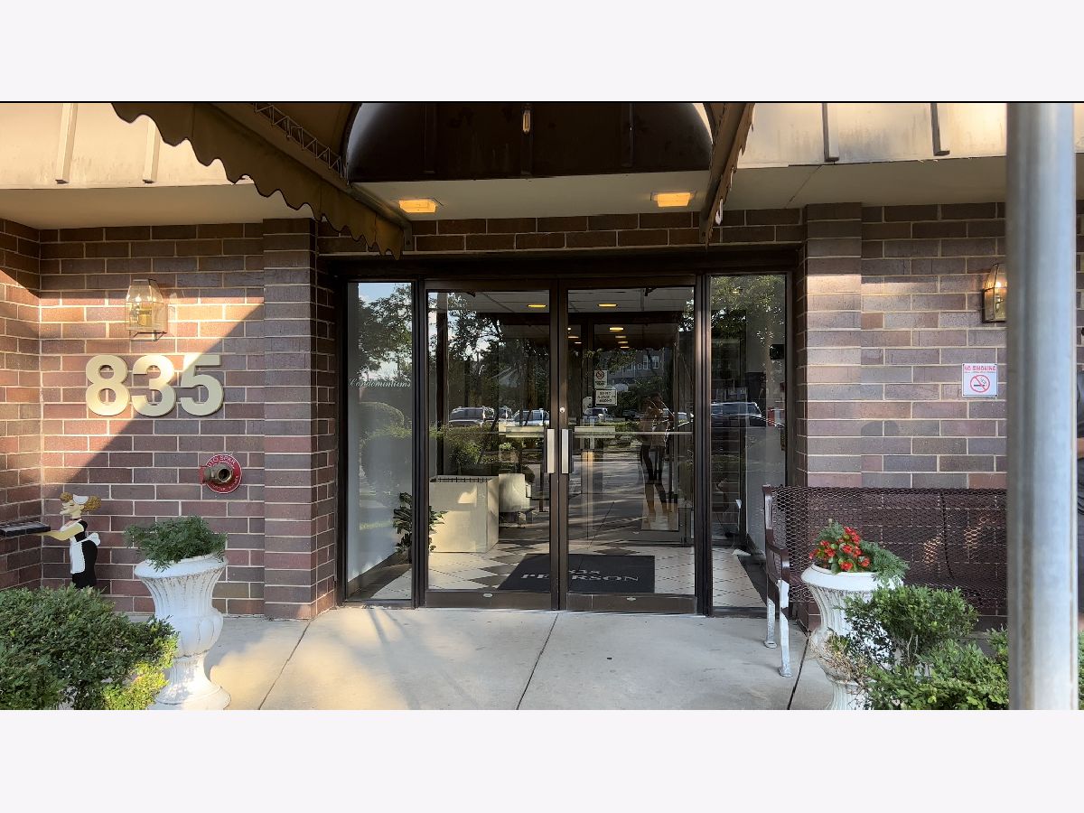  Rented Des Plaines Illinois, 835 Pearson