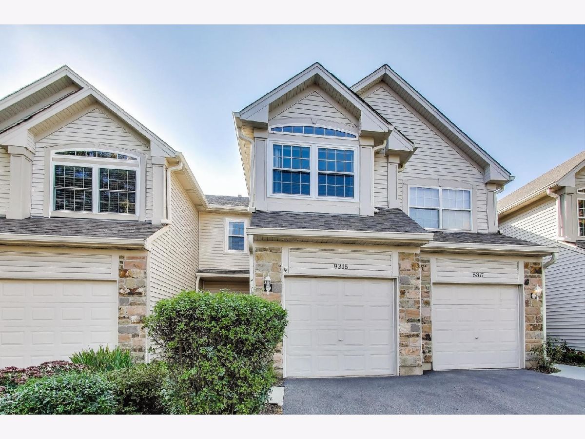 For Sale Carpentersville Illinois, 8315 Sierra Woods Lane