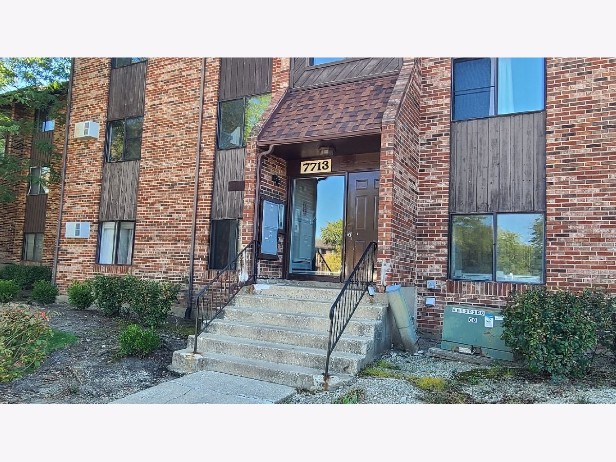  For Rent Woodridge Illinois, 7713 Woodward
