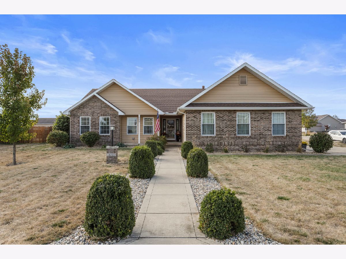 Homes & Condos & Townhomes For Sale Heritage Fisher Illinois, 109 Heritage Drive