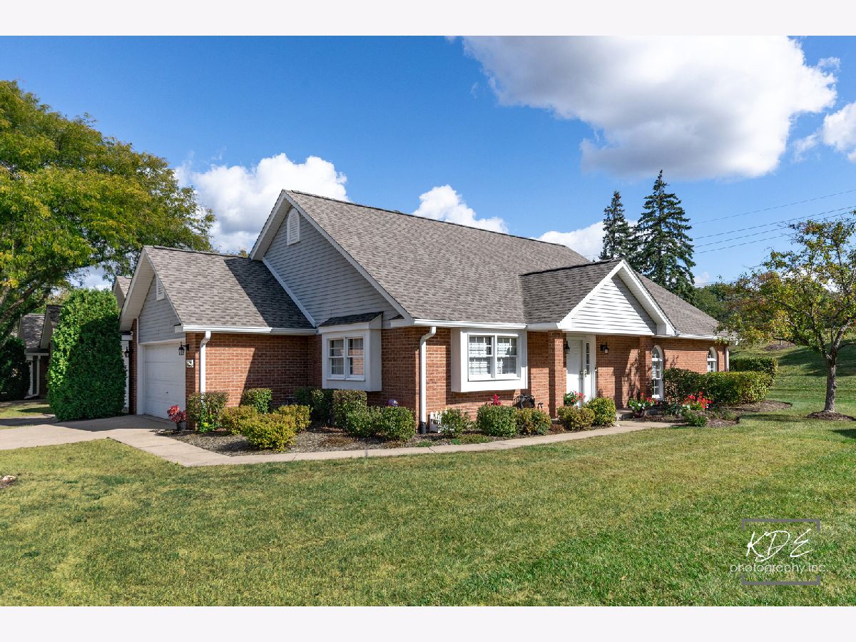For Sale Darien Illinois, 8557 Sandalwood Drive
