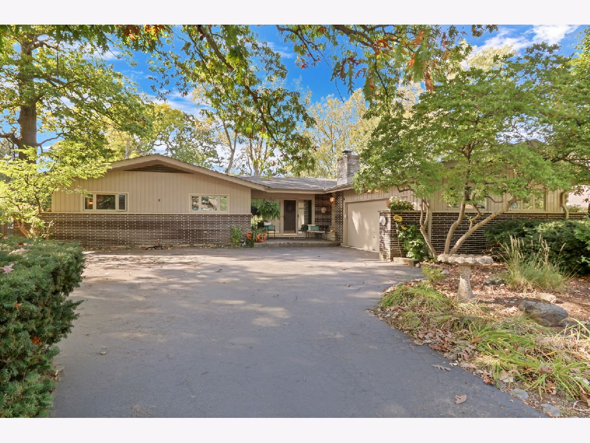 Homes For Sale Reimers Sunset Acres Grayslake Illinois, 230 Alleghany Road