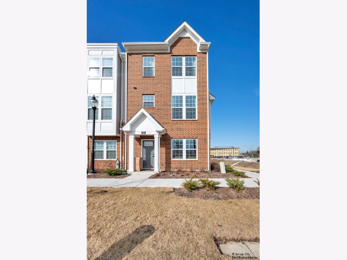  For Rent Wheeling Illinois, 908 Jenkins