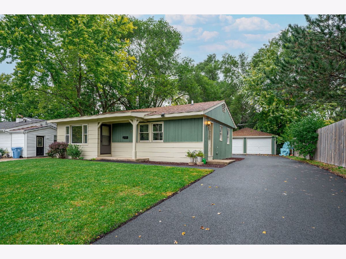  For Sale Carpentersville Illinois, 103 Hickory Drive