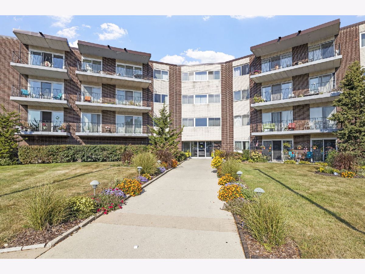 Condominiums For Sale Cameo West Downers Grove Illinois, 5540 Walnut Avenue