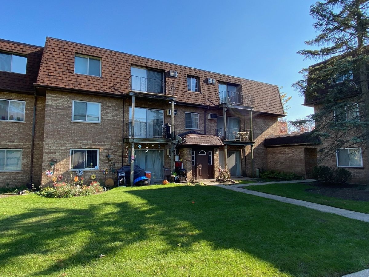  For Sale Wheeling Illinois, 115 Dundee Road