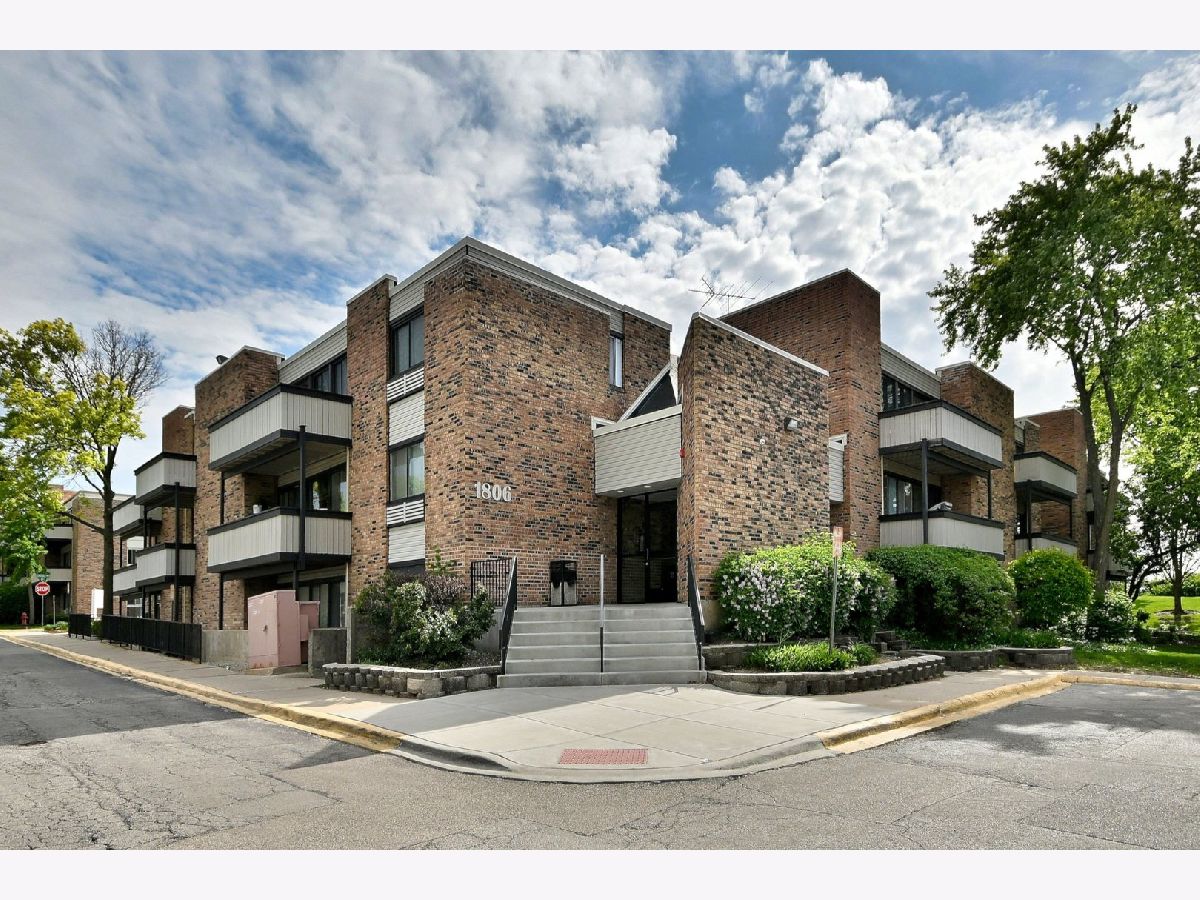  For Sale Schaumburg Illinois, 1806 Hemlock Place