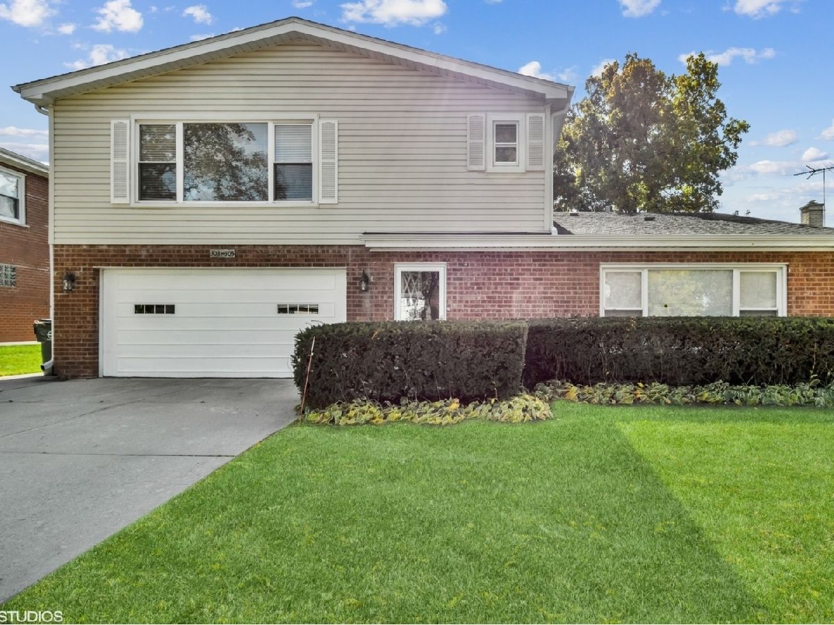  Rented Arlington Heights Illinois, 303 Valley
