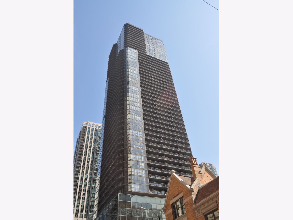 Condominiums For Sale Ontario Place Chicago Illinois, 10 Ontario Street