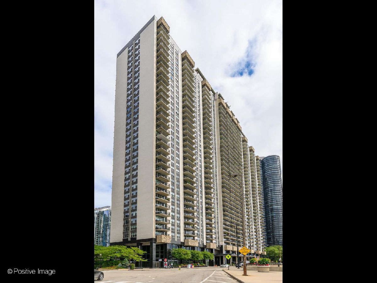 Condos & Townhomes For Sale New Eastside Chicago Illinois, 400 Randolph Street