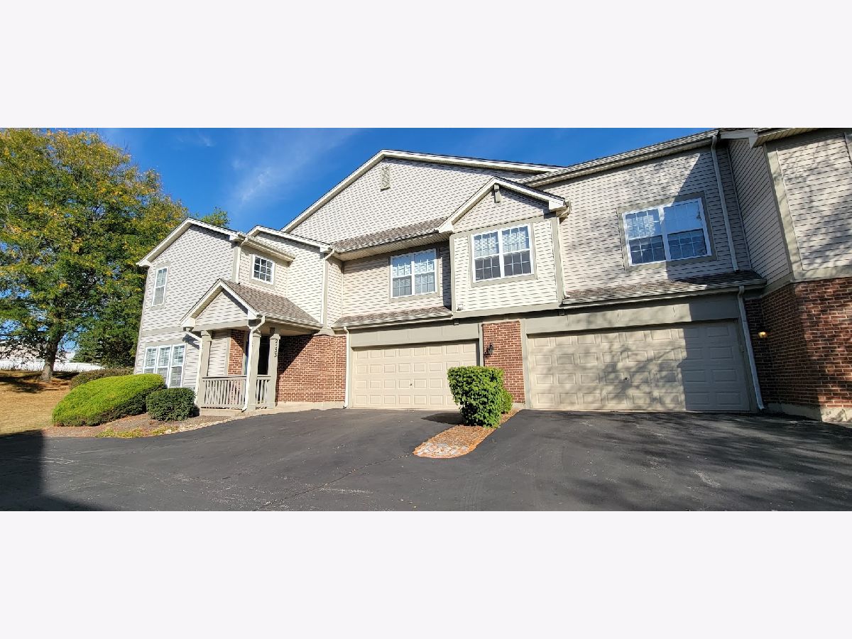 Townhomes & Condos & Homes For Sale Greenwich Square Geneva Illinois, 2333 Vanderbilt Drive
