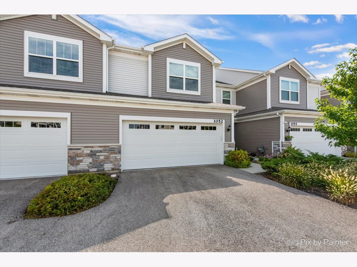 Condos & Townhomes For Sale Park Pointe South Elgin Illinois, 1052 Moraine Drive