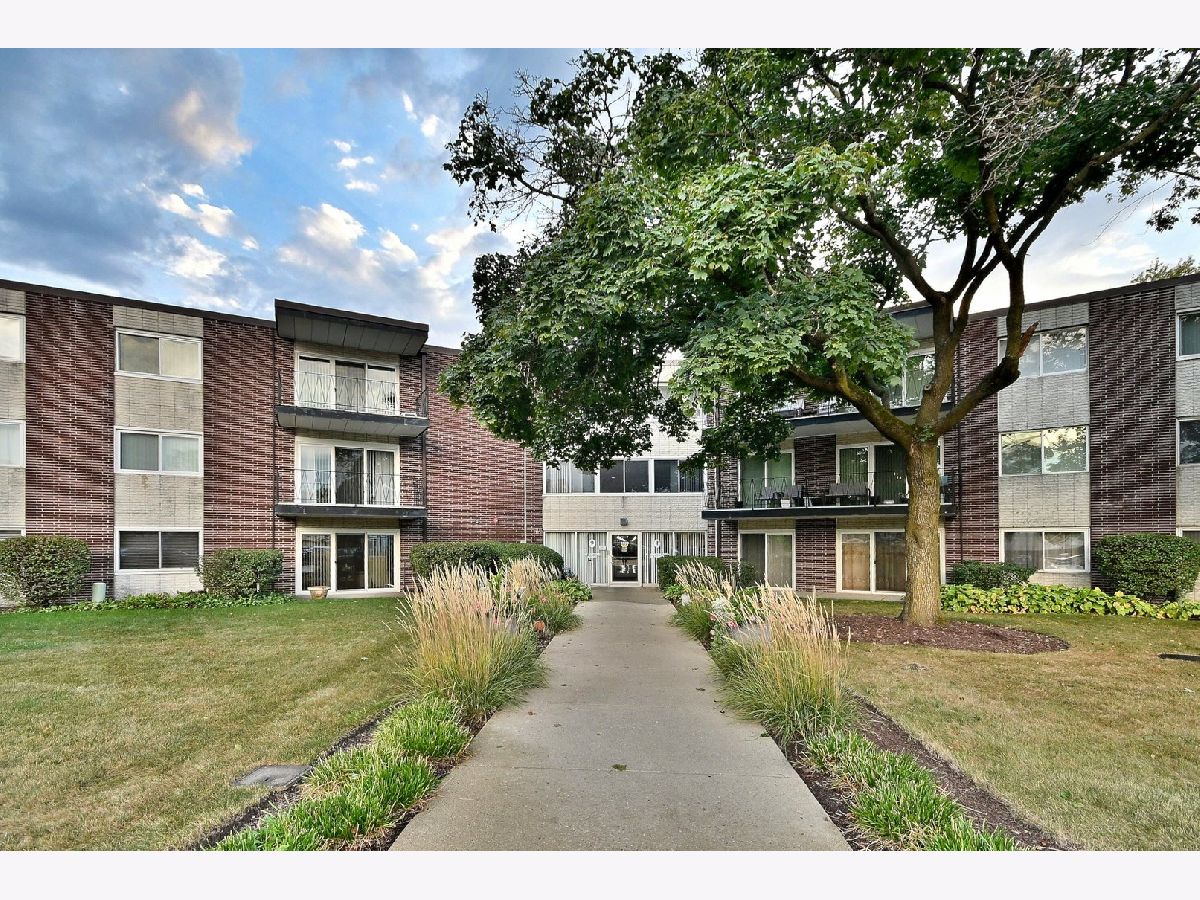 Condominiums For Sale Cameo West Downers Grove Illinois, 2800 Maple Avenue