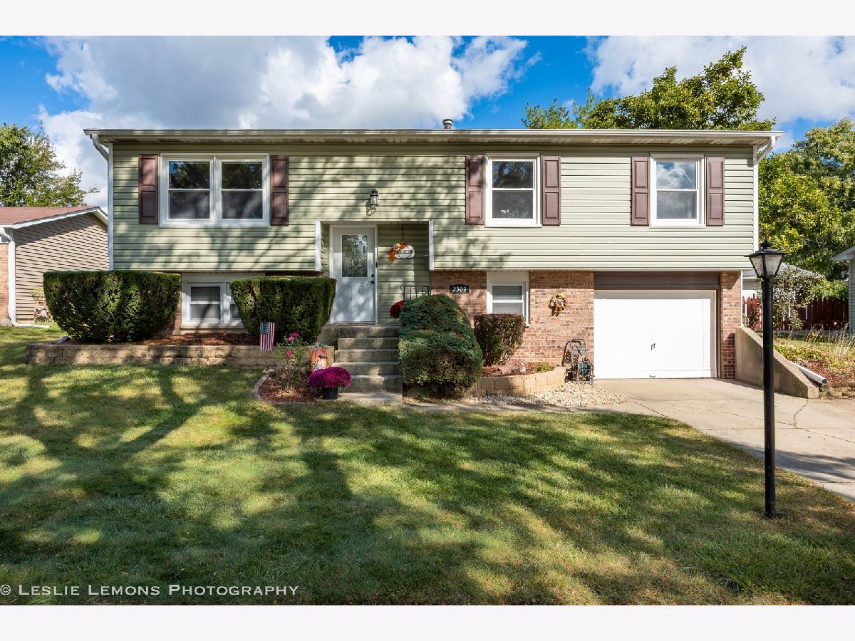  For Sale Woodridge Illinois, 2302 Dalewood Parkway