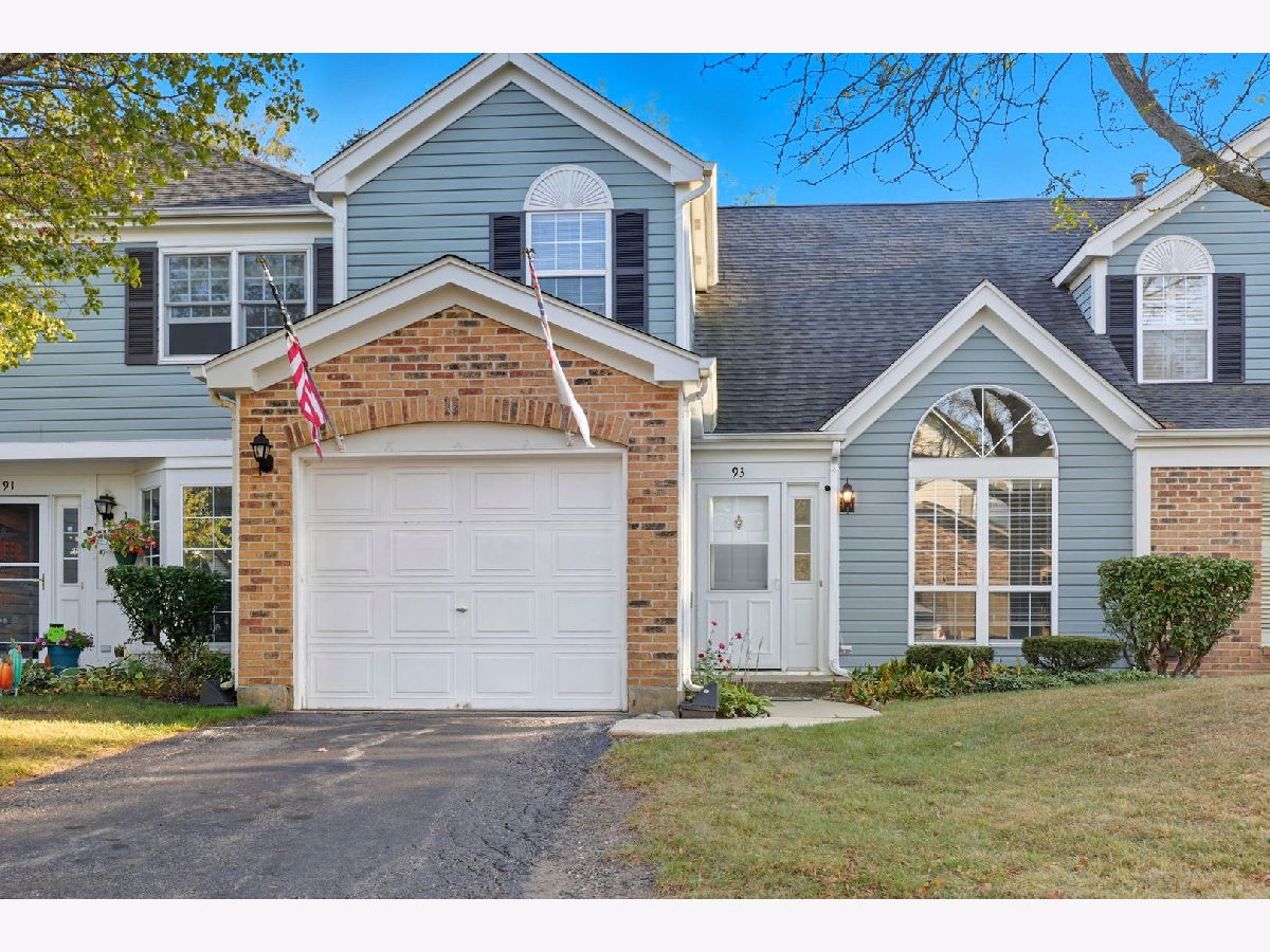 Townhomes & Homes For Sale Kensington Gurnee Illinois, 93 Berkshire Court