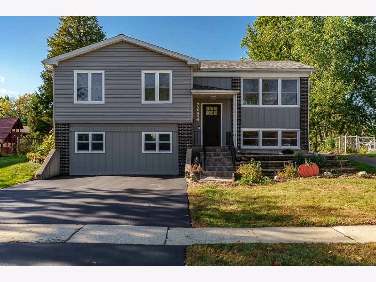  For Sale Woodridge Illinois, 7924 Westview Lane