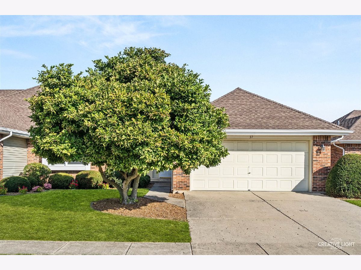  For Sale Montgomery Illinois, 37 Fallcreek Circle