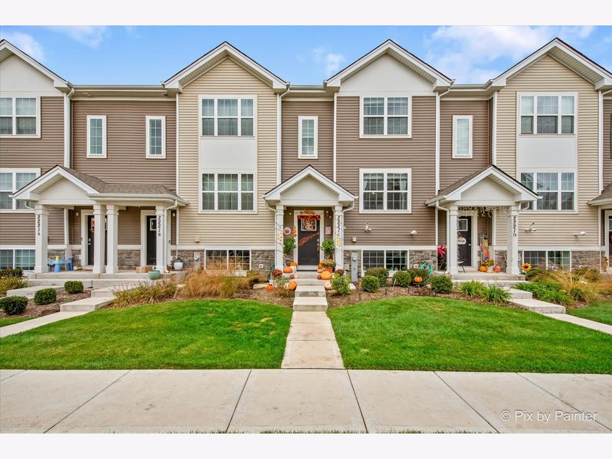  For Sale Wonder Lake Illinois, 2221 Sassafras Way