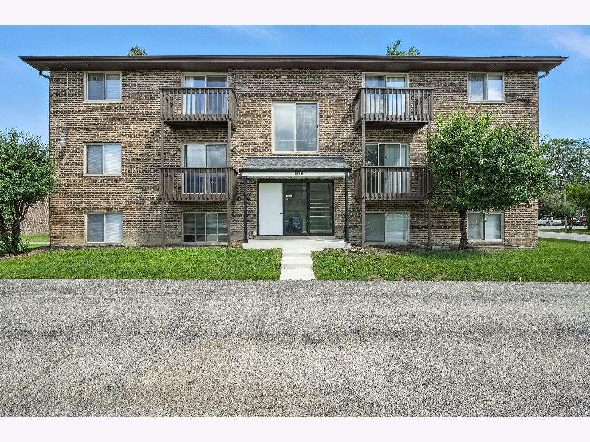 For Rent Darien Illinois, 8231 Woodland