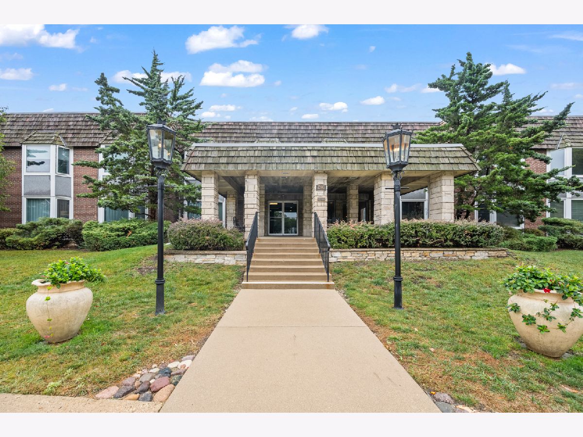  For Sale Park Ridge Illinois, 2300 Windsor Mall Court