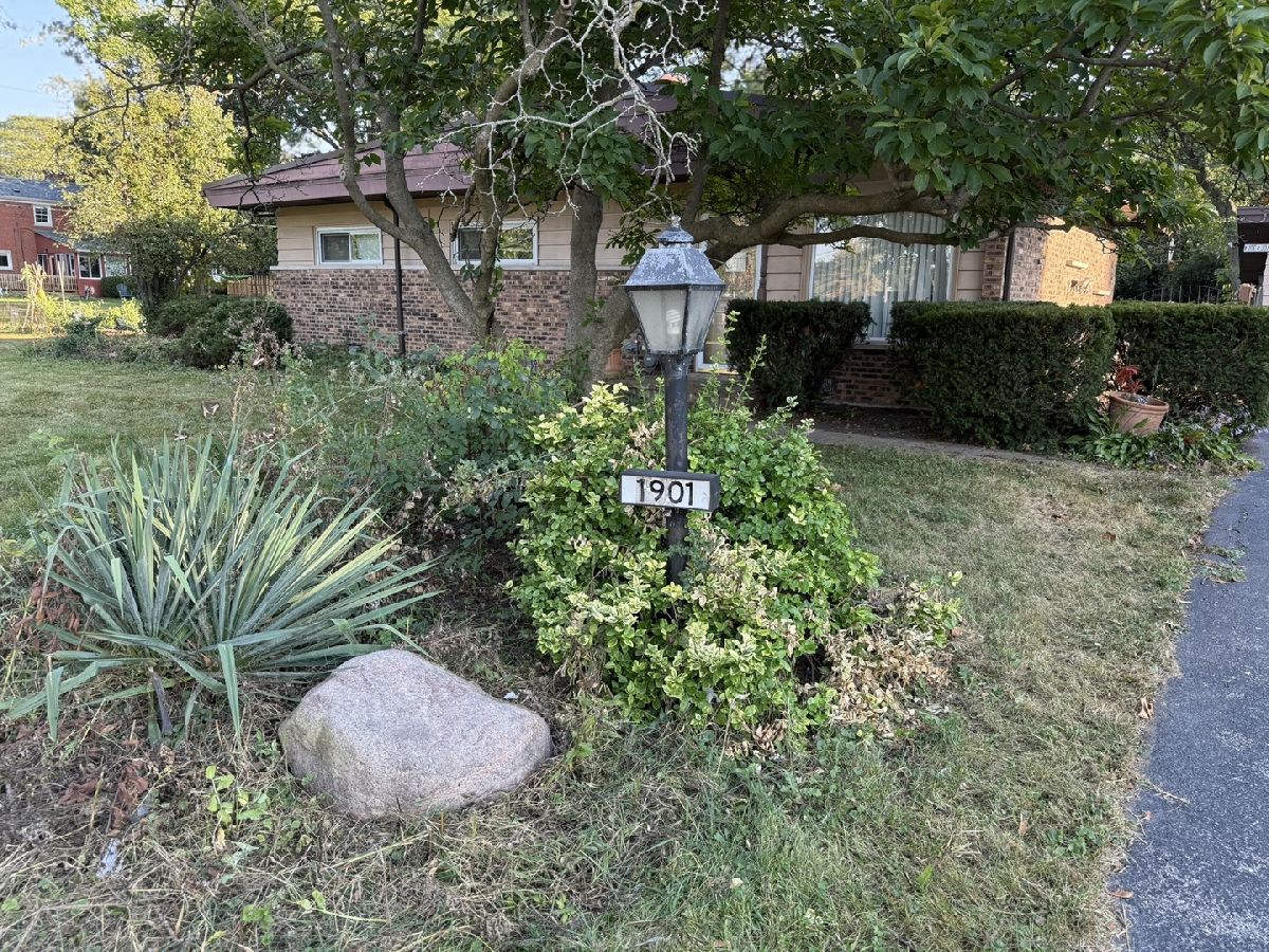  For Sale La Grange Highlands Illinois, 1901 Plainfield Road