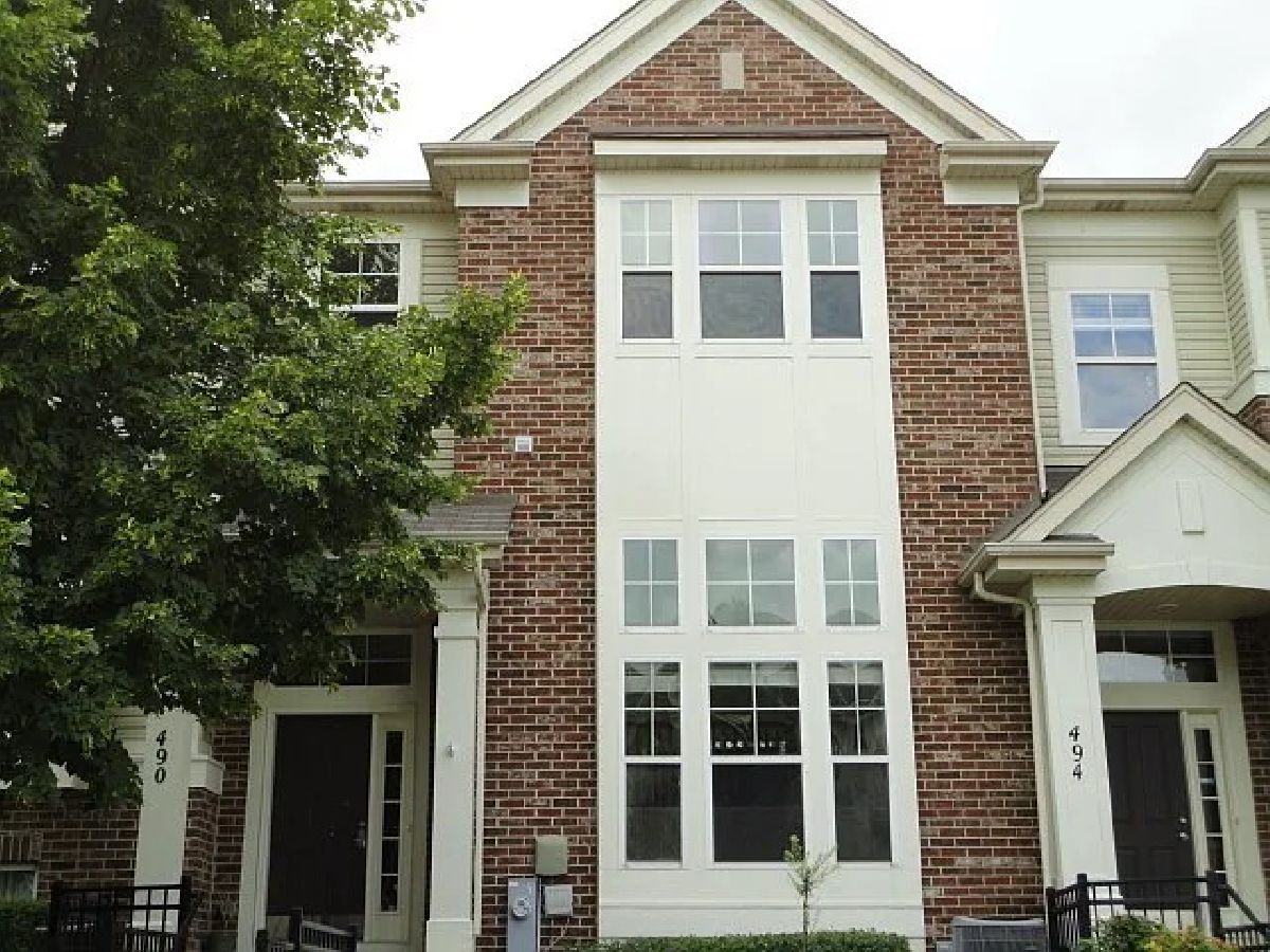 Townhomes & Condos For Rent The Plaza On New York Aurora Illinois, 490 Grosvenor