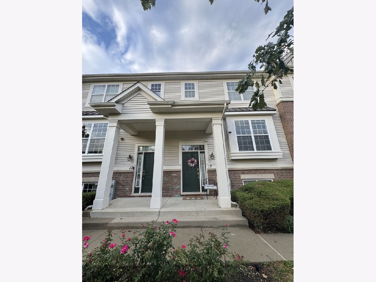  For Rent Wheeling Illinois, 17 Willow