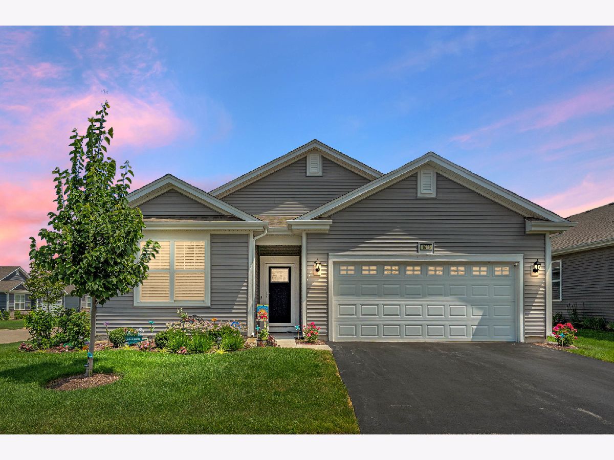 Townhomes & Homes For Sale Carillon At Cambridge Lakes Pingree Grove Illinois, 1655 Windsor Road