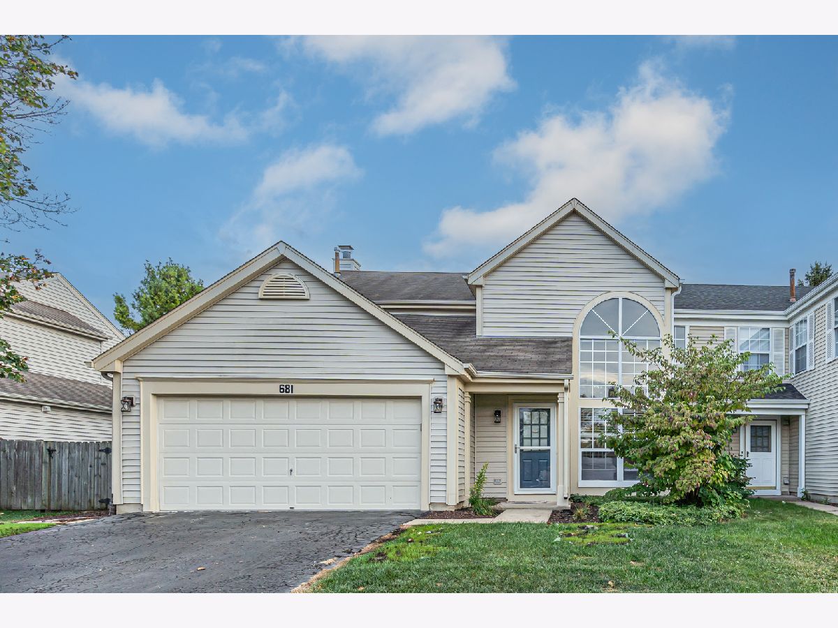  For Sale Carol Stream Illinois, 681 Legends Drive