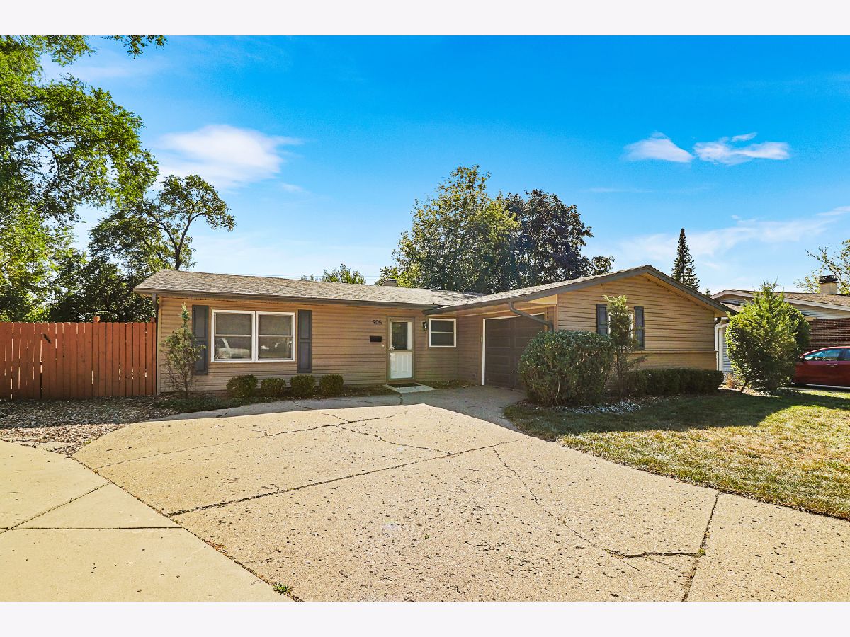  For Sale Wheeling Illinois, 905 Wilshire Drive