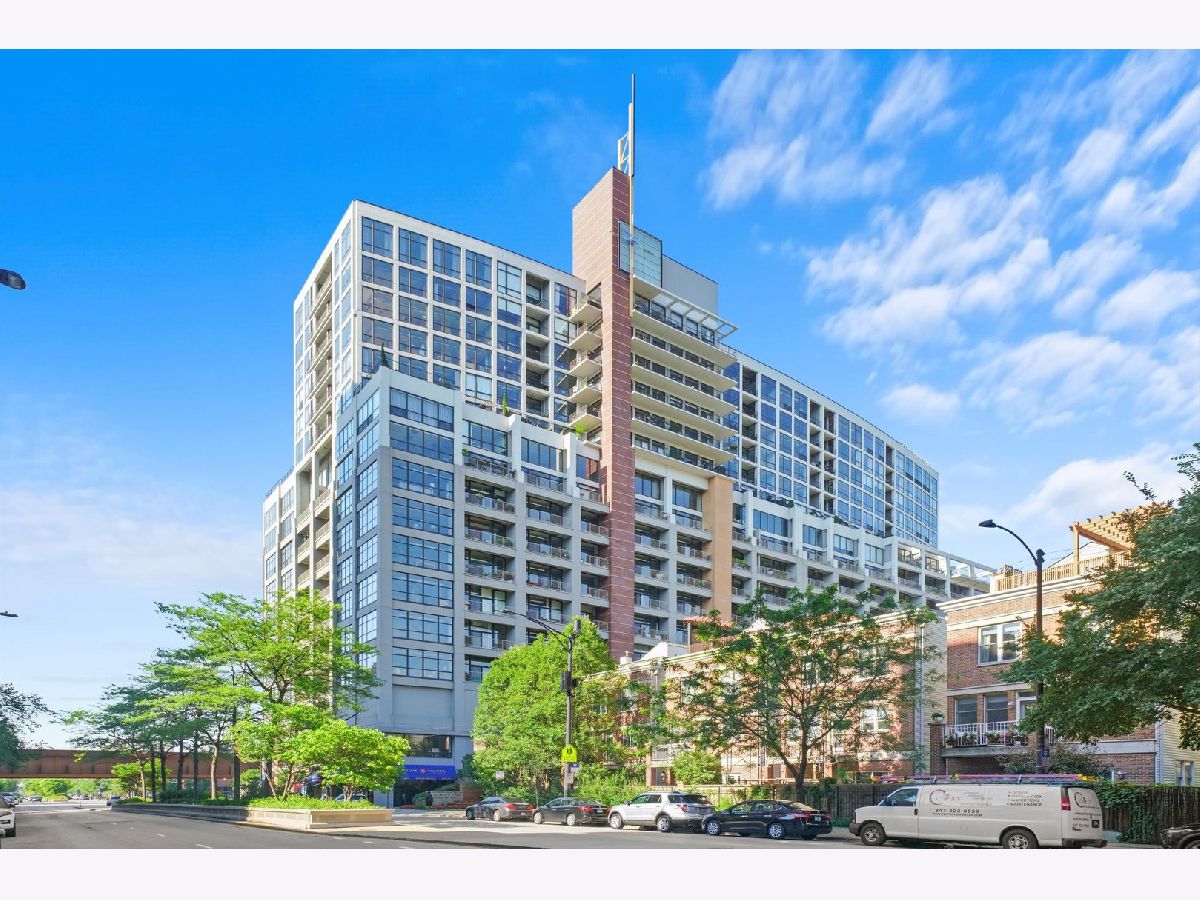 Condos & Townhomes For Sale Dearborn Tower Chicago Illinois, 1530 State Street