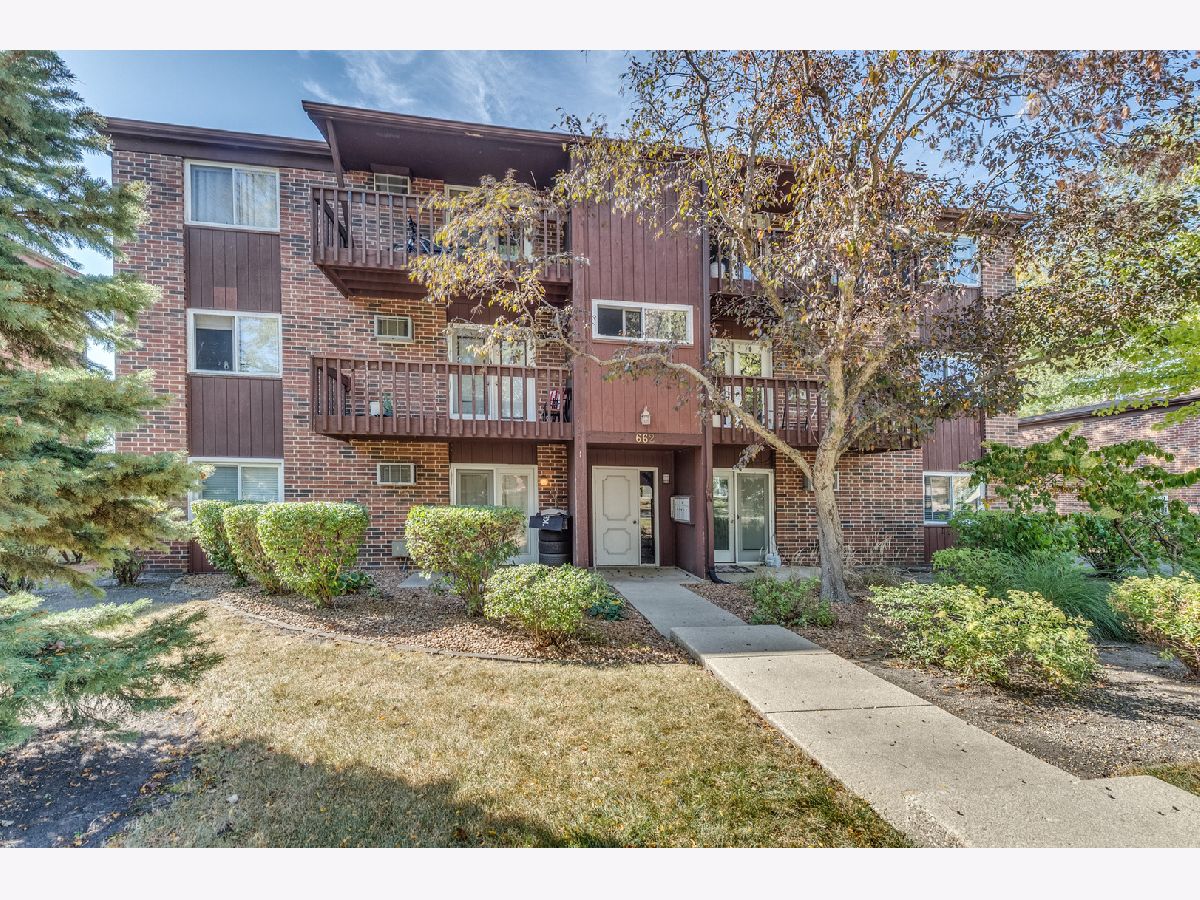 For Sale Roselle Illinois, 662 Daisy Lane