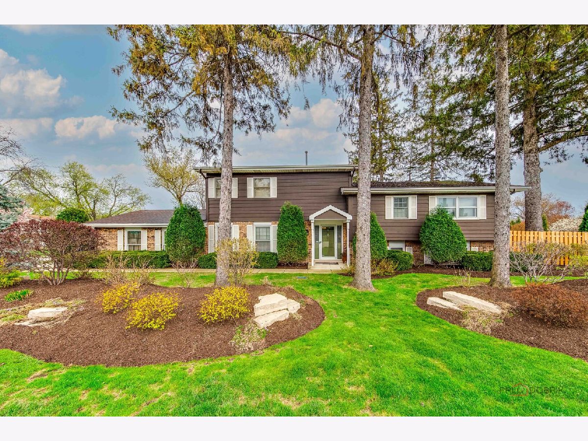  For Sale Libertyville Illinois, 1137 Pine Tree Lane
