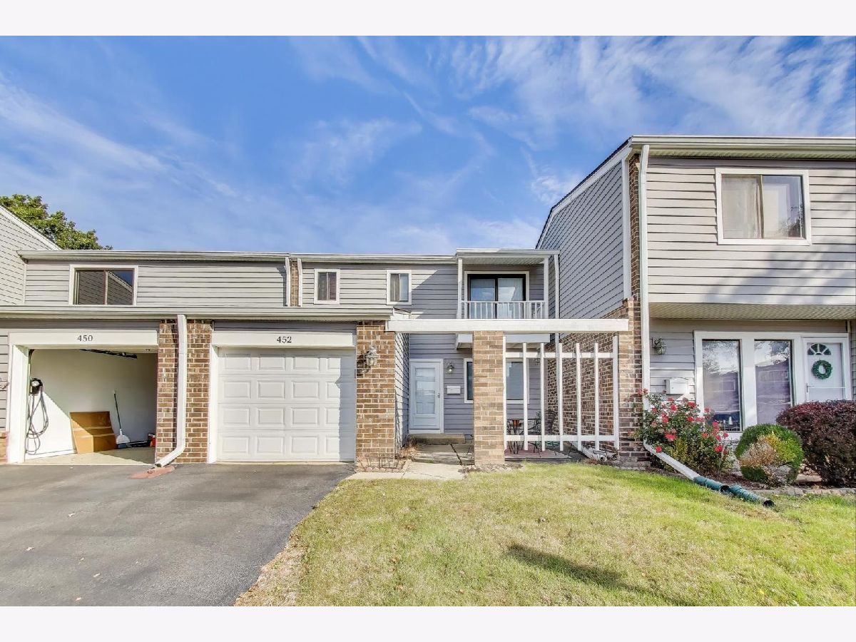  For Sale Wheeling Illinois, 452 Hickory Drive
