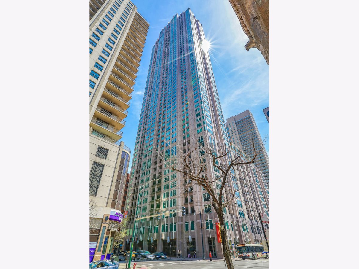 Rented Chicago Illinois, 33 Ontario