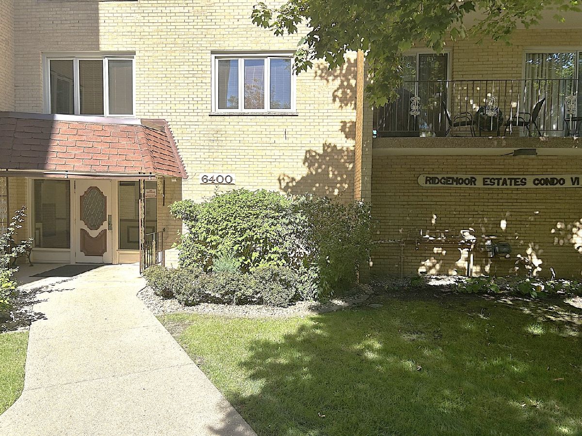 Condominiums For Sale Ridgemoor Estates Chicago Illinois, 6400 Belle Plaine Avenue