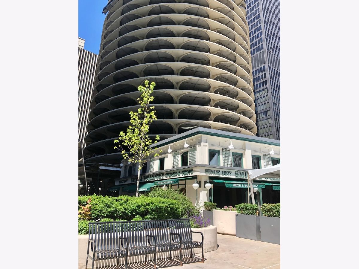 Condominiums For Sale Marina Towers Chicago Illinois, 300 State Street