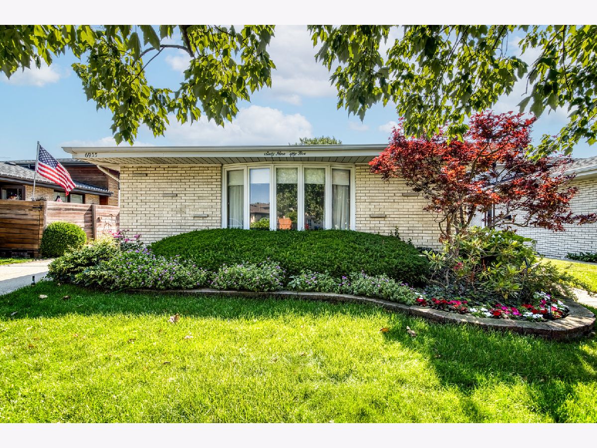  For Sale Chicago Illinois, 6955 Dowagiac Avenue