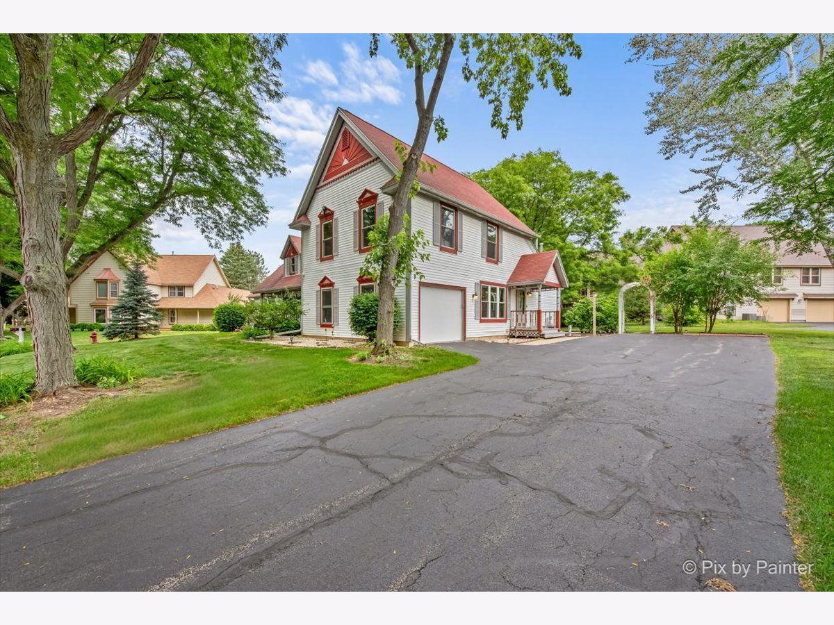 Condominiums & Homes For Sale Victorian Village Woodstock Illinois, 740 Victoria Drive
