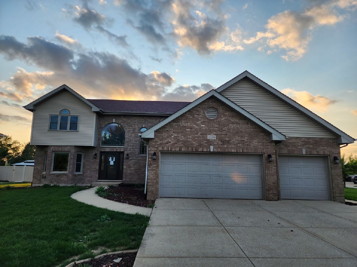  For Sale Manteno Illinois, 1009 Southcreek Drive
