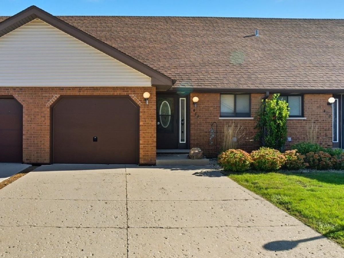  For Sale Manhattan Illinois, 484 Fairview Drive